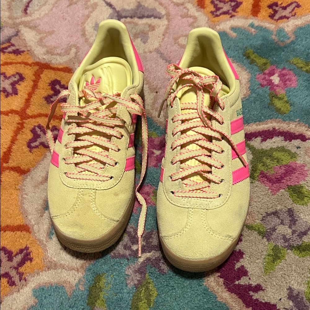 Adidas Gazelle Excellent Condition, Yellow and Hot Pink Sneakers Size 5 Cute!